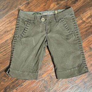 Freestyle Women's Dark Brown Bermudas